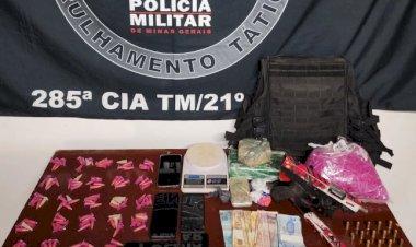 PMMG prende quatro pessoas e apreende armas e drogas em Ubá