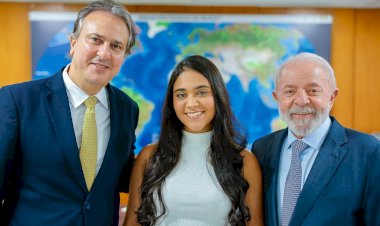 Ex-aluna do Coluni que tirou mil na redação do Enem é recebida pelo presidente Lula