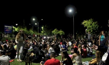 Gramado das Quatro Pilastras da UFV tem sessão gratuita de cinema neste domingo