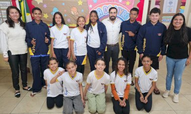 PMV adquire uniformes e repassa a rede municipal de ensino