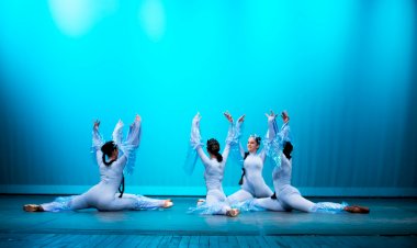 Bailarinas da Escola Núcleo de Arte e Dança a caminho para festival internacional