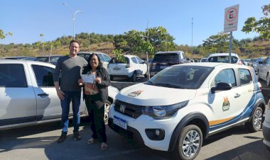 Lar dos Velhinhos recebe veículo para transporte de idosos