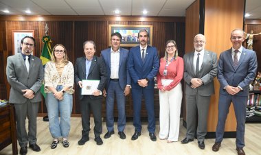 Reitor da UFV e ministro da Educação discutem criação de curso de psicologia na instituição