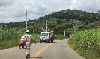 Programa Ilumina Mais Viçosa instala postes na rodovia Oraida de Castro