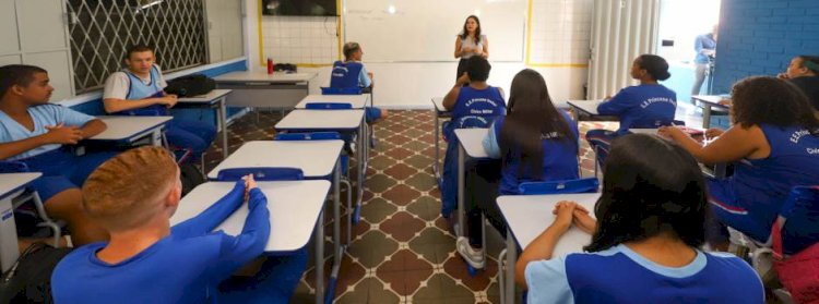 Estado convoca profissionais para rede de ensino 