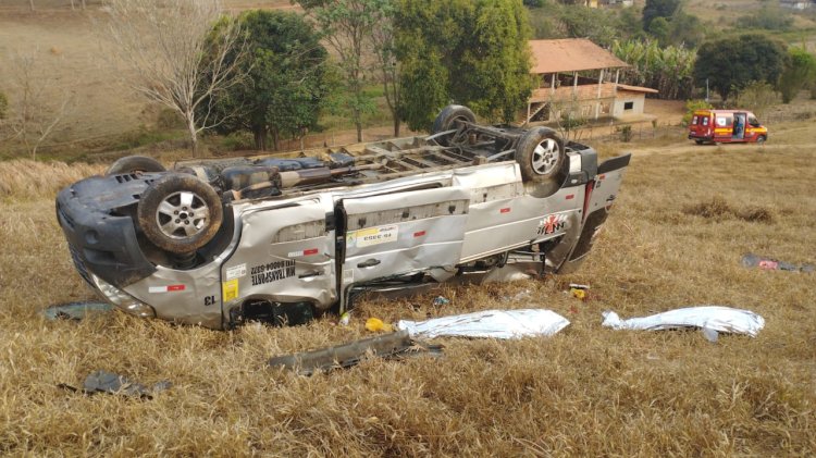 Van com destino a Guaraciaba capota em ribanceira e deixa dois mortos e 14 feridos