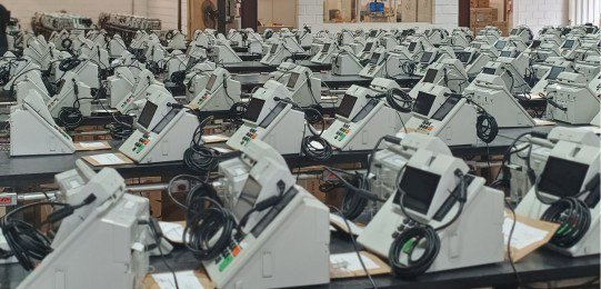 Cartórios eleitorais já estão preparando as urnas eletrônicas para as Eleições 2024