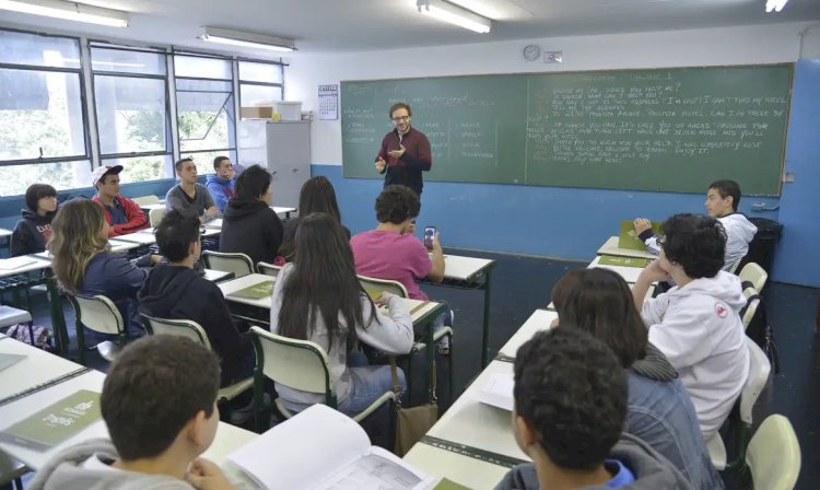 Câmara dos Deputados aprova proposta que proíbe recusa de matrículas em escolas