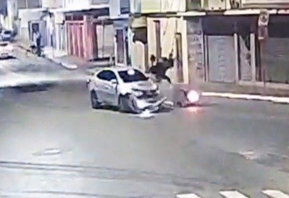 Duas mulheres ficam feridas em acidente em Viçosa