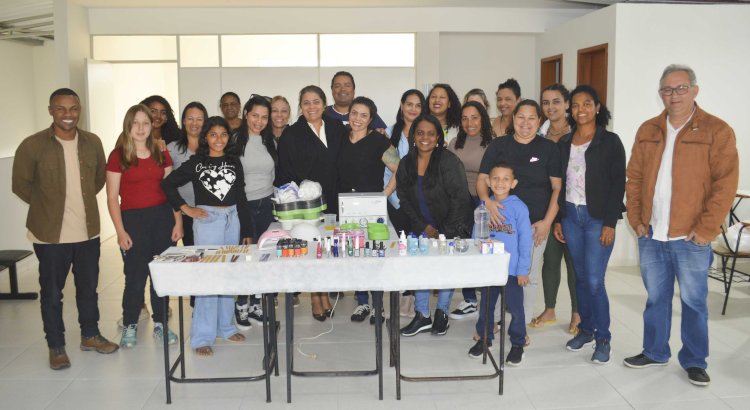 PMV realiza curso de manicure e pedicure