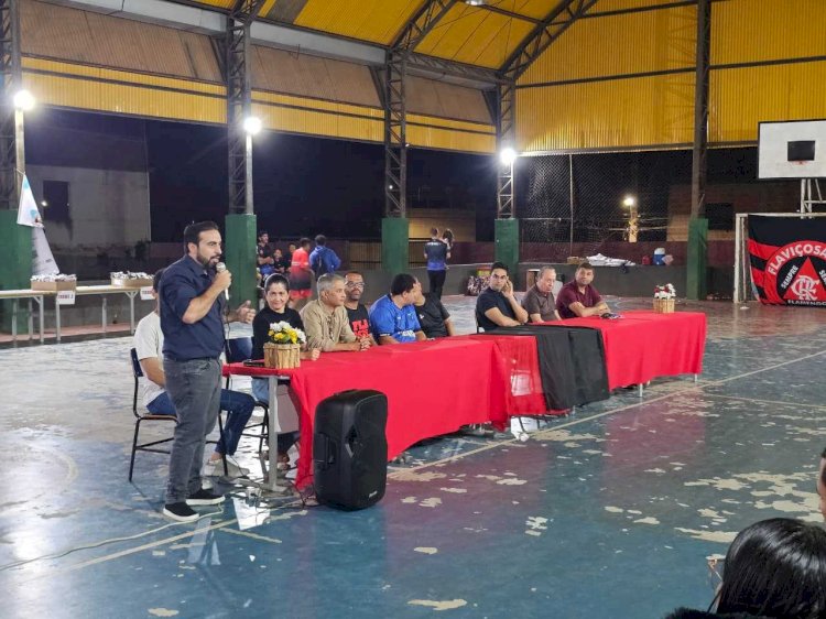 FLAViçosa entrega uniformes esportivos para estudantes