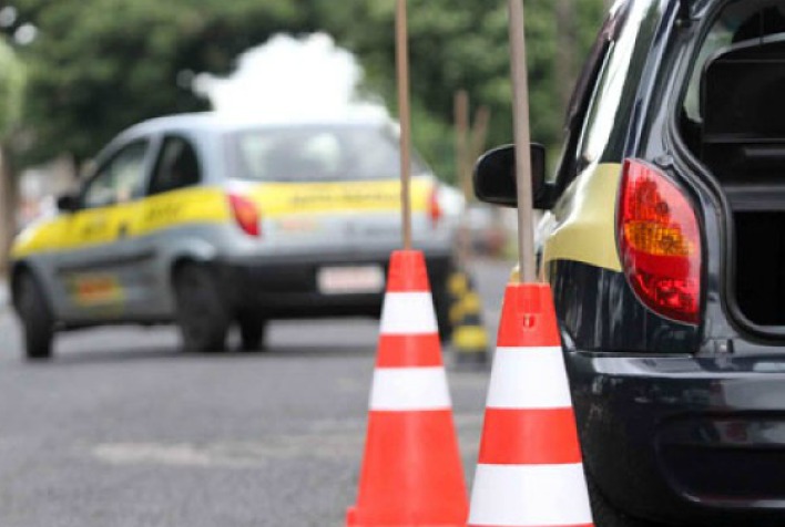 Exames de direção simultâneos para as categorias A e B são autorizados pela PCMG