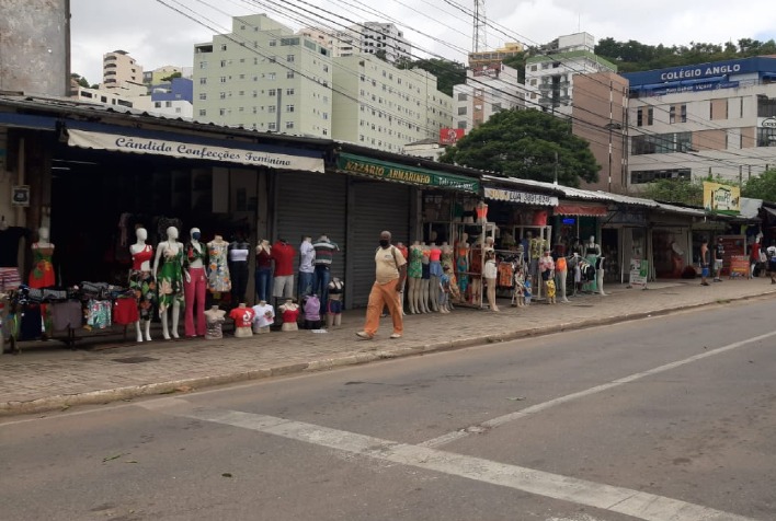 Onda vermelha: comerciantes viçosenses abrem lojas nesta segunda-feira