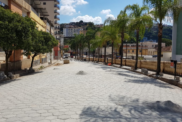 Obras avançam na Bueno Brandão