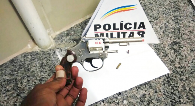 Estudante preso com revólver