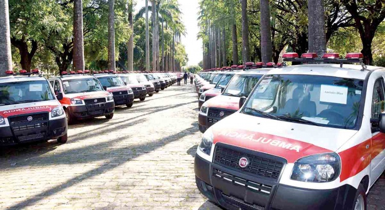 Prefeitura recebe ambulância