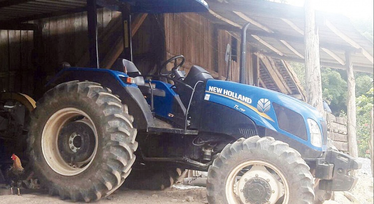 Polícia Militar recupera, em Viçosa, trator furtado em Mariana