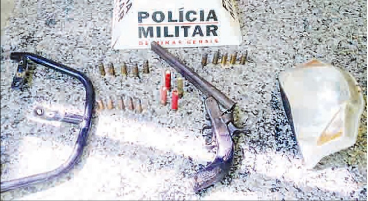 Adolescente detido com arma e moto furtada