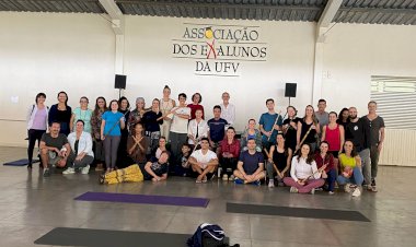 Centro de Yoga uniu meditação e música oriental durante eventos em Viçosa