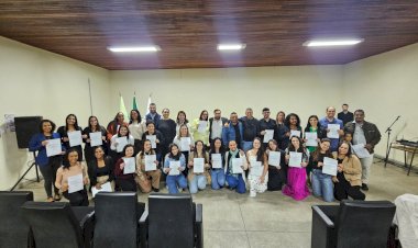 Viçosa empossa novos servidores da educação