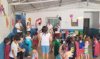 Lira Santa Rita animam carnaval do CMEI Professora Maria José Santana