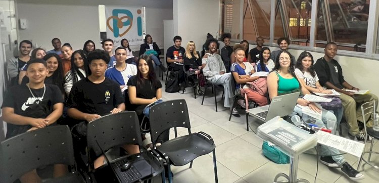 Escola do Legislativo promove aulas gratuitas de redação para o ENEM