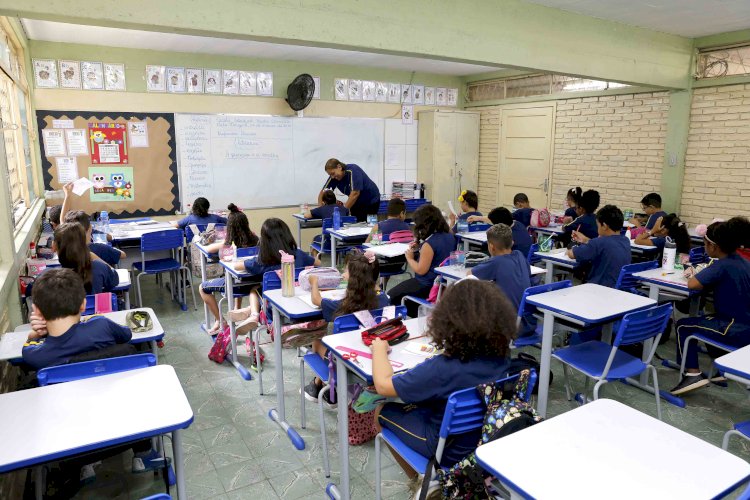 Governo de Minas nomeia mais de 2 mil aprovados em concurso da Educação