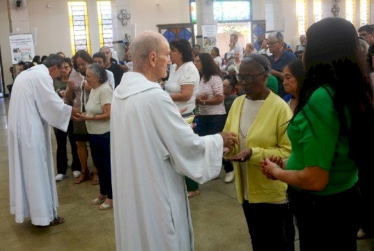 Procissão encerra festa de São João Batista 