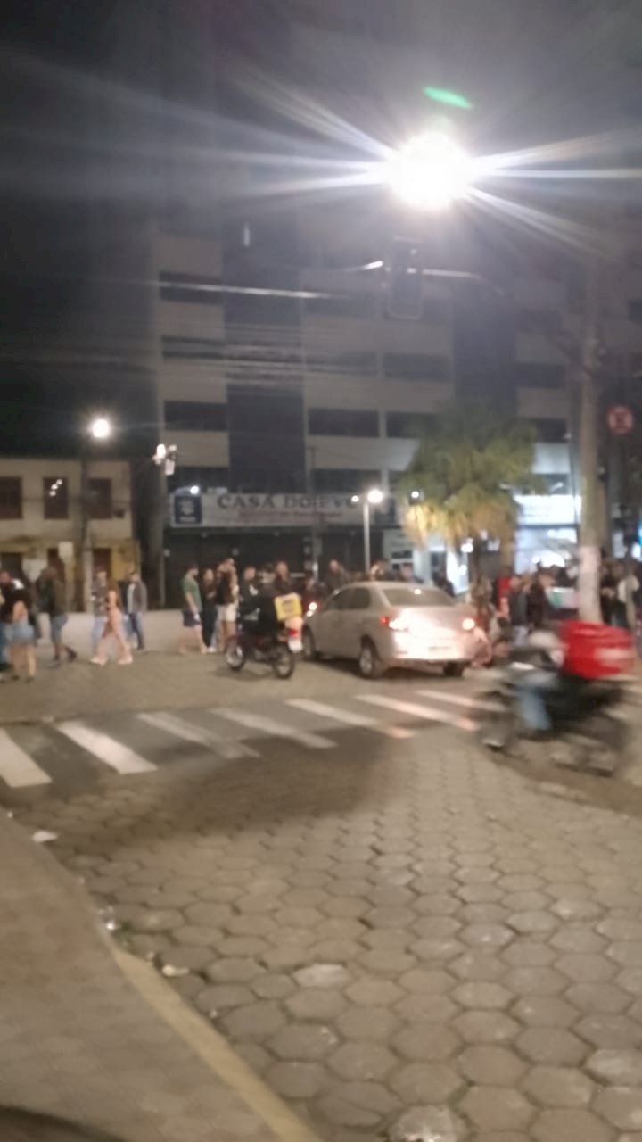 Motorista bate em moto na avenida Santa Rita e foge sem prestar socorro