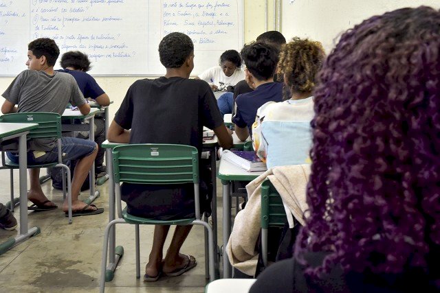 Minas tem novas leis para saúde do estudante e cuidado com idosos