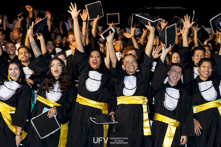 Mais de 600 formandos comemoram colação de grau no campus Viçosa da UFV