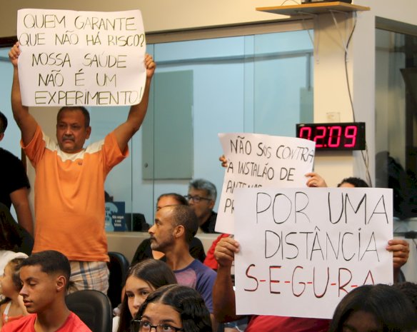 Moradores do Silvestre reivindicam instalação de antena telefônica longe de residências