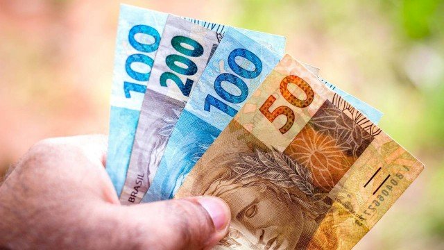 Governo prepara aumento do salário mínimo para R$ 1.518