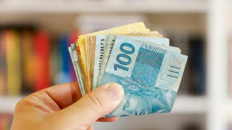 Novo salário mínimo de R$ 1.621 começa a ser pago nesta segunda-feira, 2