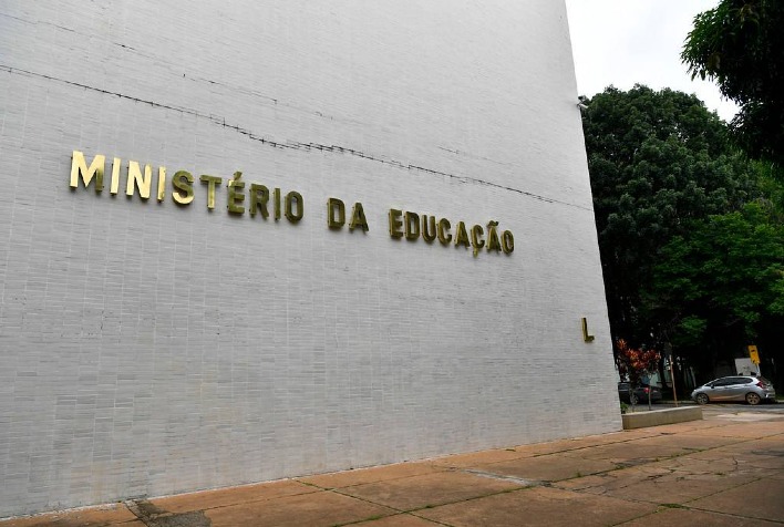 MEC decide revogar portaria e aulas presenciais não retornam em janeiro