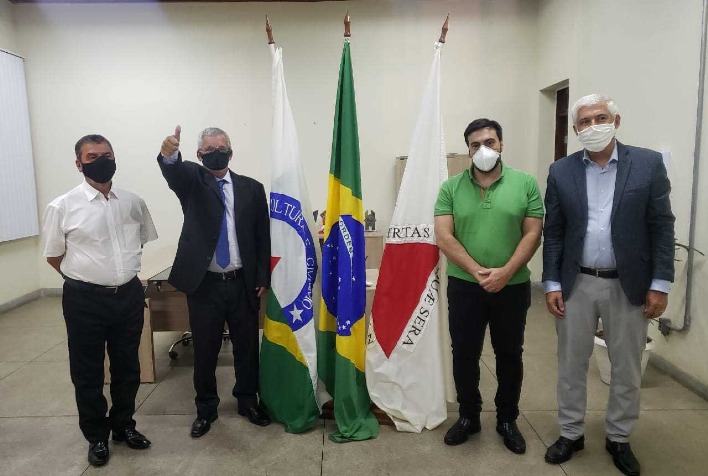 Raimundo Violeira (PSD) toma posse na Prefeitura de Viçosa