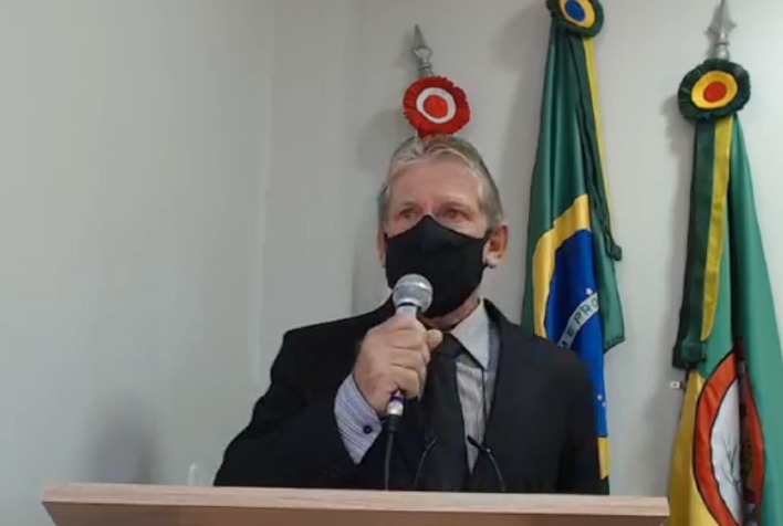 Russo (DEM) toma posse como prefeito de Coimbra