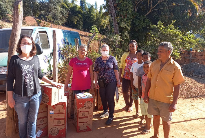 Projeto doa filtros de barro para moradores na comunidade Pau de Cedro