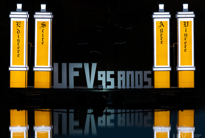 Escultura homenageia 95 anos da UFV