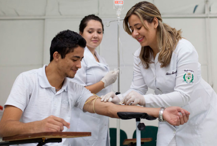 Curso gratuito de Técnico em Enfermagem ainda tem mais de 80 vagas abertas em Viçosa