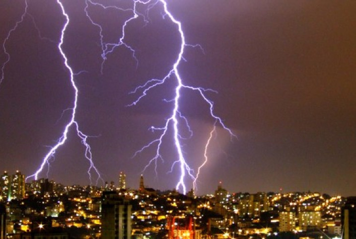 Tempestades de raios em MG são monitoradas pela Cemig