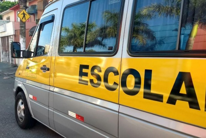 Motoristas de vans e micro-ônibus escolares devem realizar cadastro na Diretran de Viçosa