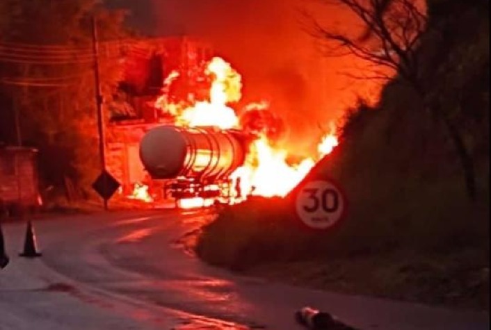 Ninguém se feriu em explosão de carreta carregada com etanol em Rio Pomba