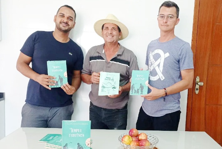 Autores relançam livros durante sarau em Araponga neste sábado (14)