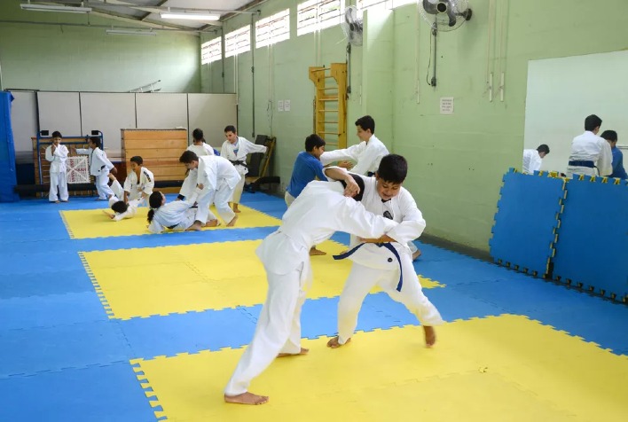 Alunos do projeto social “Mais Judô” recebem quimonos nesta quinta (16)