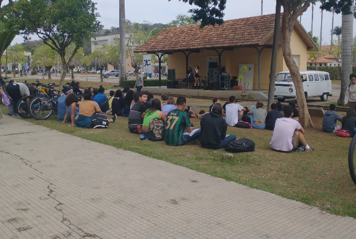 DJ Adriano Tadeu anima Quinta Cultural da UFV desta semana