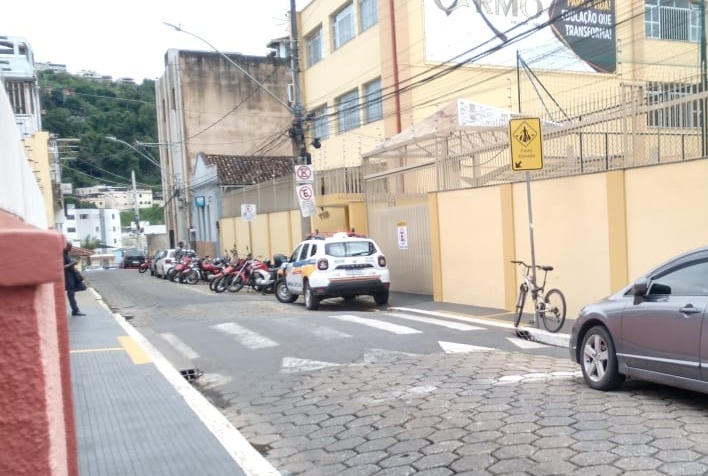 Polícia Militar visita escolas de Viçosa após boatos sobre ameaças de ataques