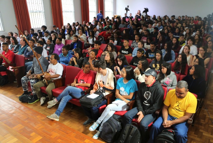 Estudantes viçosenses pedem a revogação do Novo Ensino Médio em audiência pública