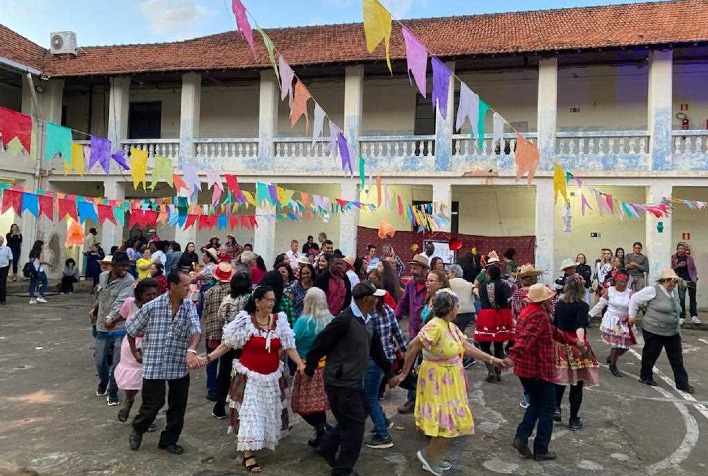 Prefeitura promove quadrilha para integrantes do Programa Municipal da Terceira Idade