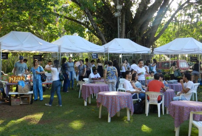 Quintal Solidário desta quarta tem DJ e contação de história